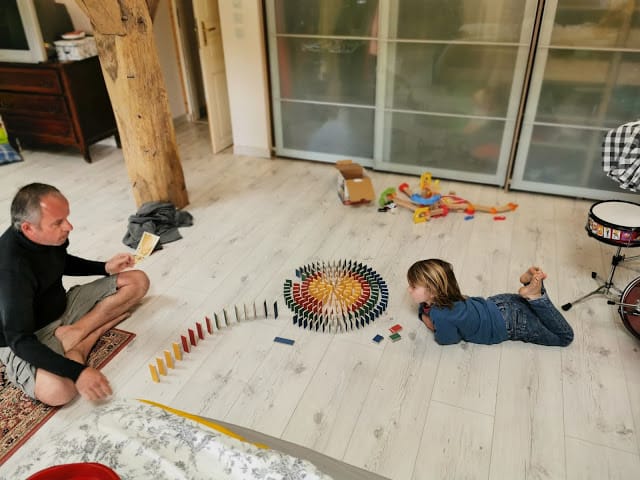 On construit en couleurs avec les dominos Pestas! 10 PESTAS Petits Genies en Herbe