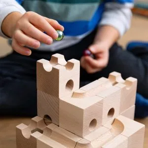 Le guide des parents pour choisir le meilleur circuit de billes 7 Jean Piaget